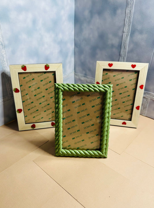 Self Finishing Needlepoint Frame 4x6"