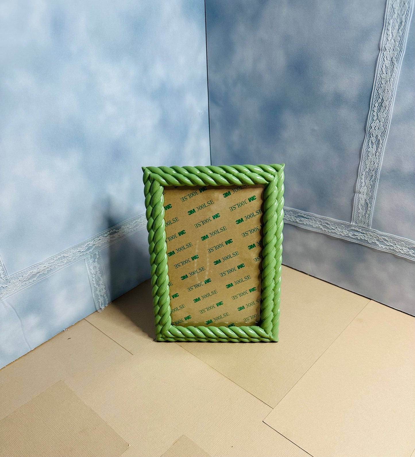 Self Finishing Needlepoint Frame 4x6"